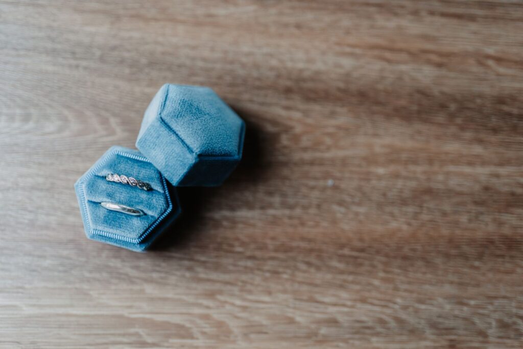 Velvet Ring Box (Single)